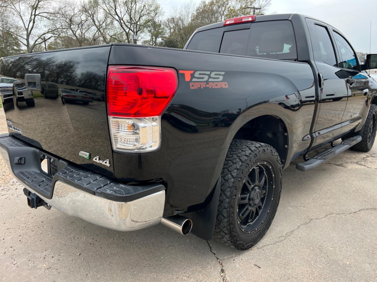 2013 Black /Tan Toyota Tundra TSS (5TFUW5F17DX) with an 5.7 V8 engine, Automatic transmission, located at 4520 Airline Hwy, Baton Rouge, LA, 70805, (225) 357-1497, 30.509325, -91.145432 - 2013 Toyota Tundra Double Cab 4X4 ****One Owner & No Accidents**** 5.7 V8 Gas, 199K Miles, Power Windows, Locks & Mirrors, Spray In Bedliner, Tow Pkg. NO IN HOUSE FINANCING. FOR INFO PLEASE CONTACT JEFF AT 225 357-1497 CHECK OUT OUR A+ RATING WITH THE BETTER BUSINESS BUREAU WE HAVE BEEN A FAMILY OWN - Photo#5